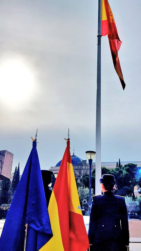 ARCUQUERELLA's tweet photo. 200 años de la @policia
#PlazaDeColón #DistritodeSalamanca https://t.co/GSlT74RBQx