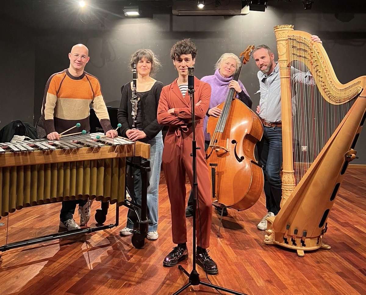 Nouveau projet en cours avec <a href="/Gregoire_Ichou/">Grégoire Ichou 🦚</a>⁩ alias Élysée Moon featuring le #QuatuorImprobable (Pénélope Poincheval, Morenn Nedellec, Thierry Le Cacheux et votre humble serviteur) autour de musiques de Crooners!
Stay tuned!
🤗😘