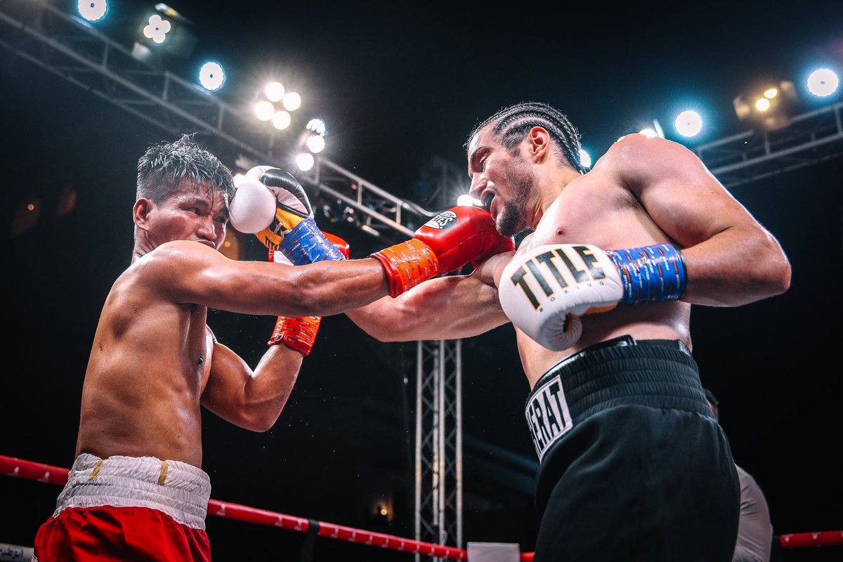 RisingStarsArab's tweet photo. 📸📸📸📸

𝙐𝙉𝘿𝙀𝙍𝘾𝘼𝙍𝘿. ✅
𝙈𝘼𝙄𝙉 𝘾𝘼𝙍𝘿. 🔜 

#RSA2 | LIVE NOW | @YasLinksGC | #InAbuDhabi | Live on @DAZNBoxing https://t.co/q6Ge2OWAwd