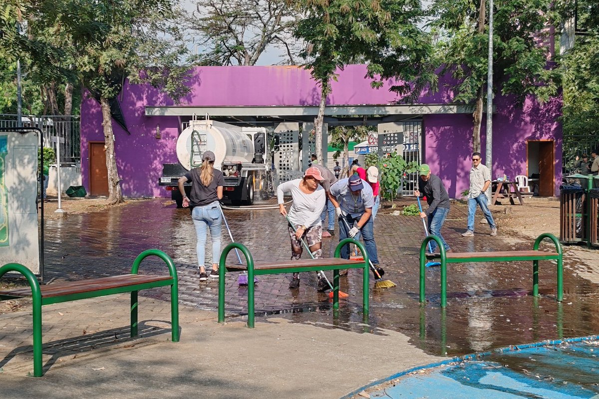 GerAmbienteSPS's tweet photo. Como parte del programa "Sábados de Voluntariado" impulsado por la administración del alcalde Roberto Contreras, la Gerencia de Ambiente se sumó activamente a las labores de limpieza en el Parque Las Palmas.

#SanPedroSula #CiudadDeEmprendedores #SPS https://t.co/sS7mrVfLNF