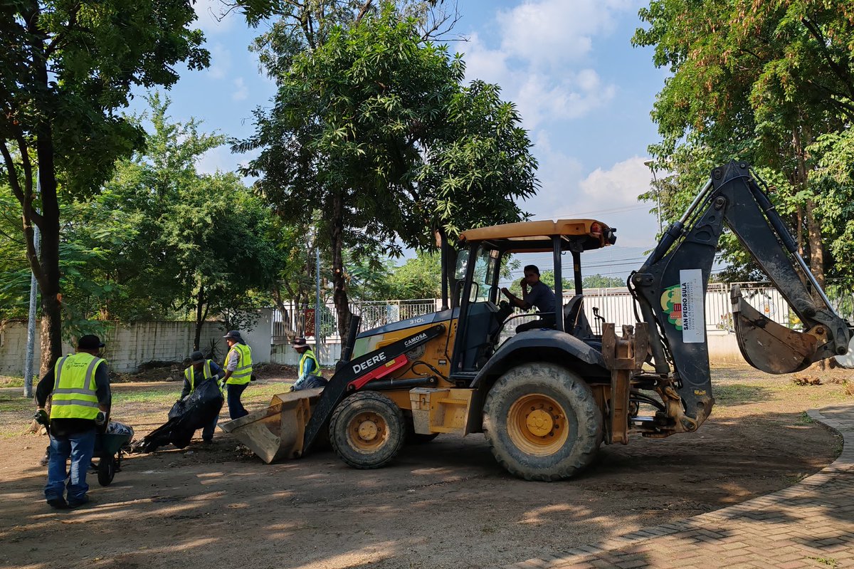 GerAmbienteSPS's tweet photo. Como parte del programa "Sábados de Voluntariado" impulsado por la administración del alcalde Roberto Contreras, la Gerencia de Ambiente se sumó activamente a las labores de limpieza en el Parque Las Palmas.

#SanPedroSula #CiudadDeEmprendedores #SPS https://t.co/sS7mrVfLNF