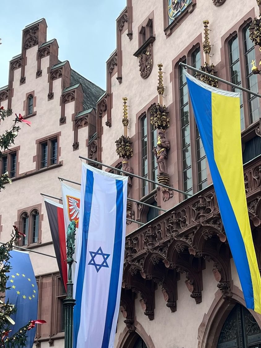 aryeshalicar's tweet photo. Den Antisemiten werden jetzt die Augen rausfallen, aber, es ist wie es ist: 
auch Frankfurt bleibt stabil!
🇩🇪🤝🇮🇱 https://t.co/BTy9MMu92E