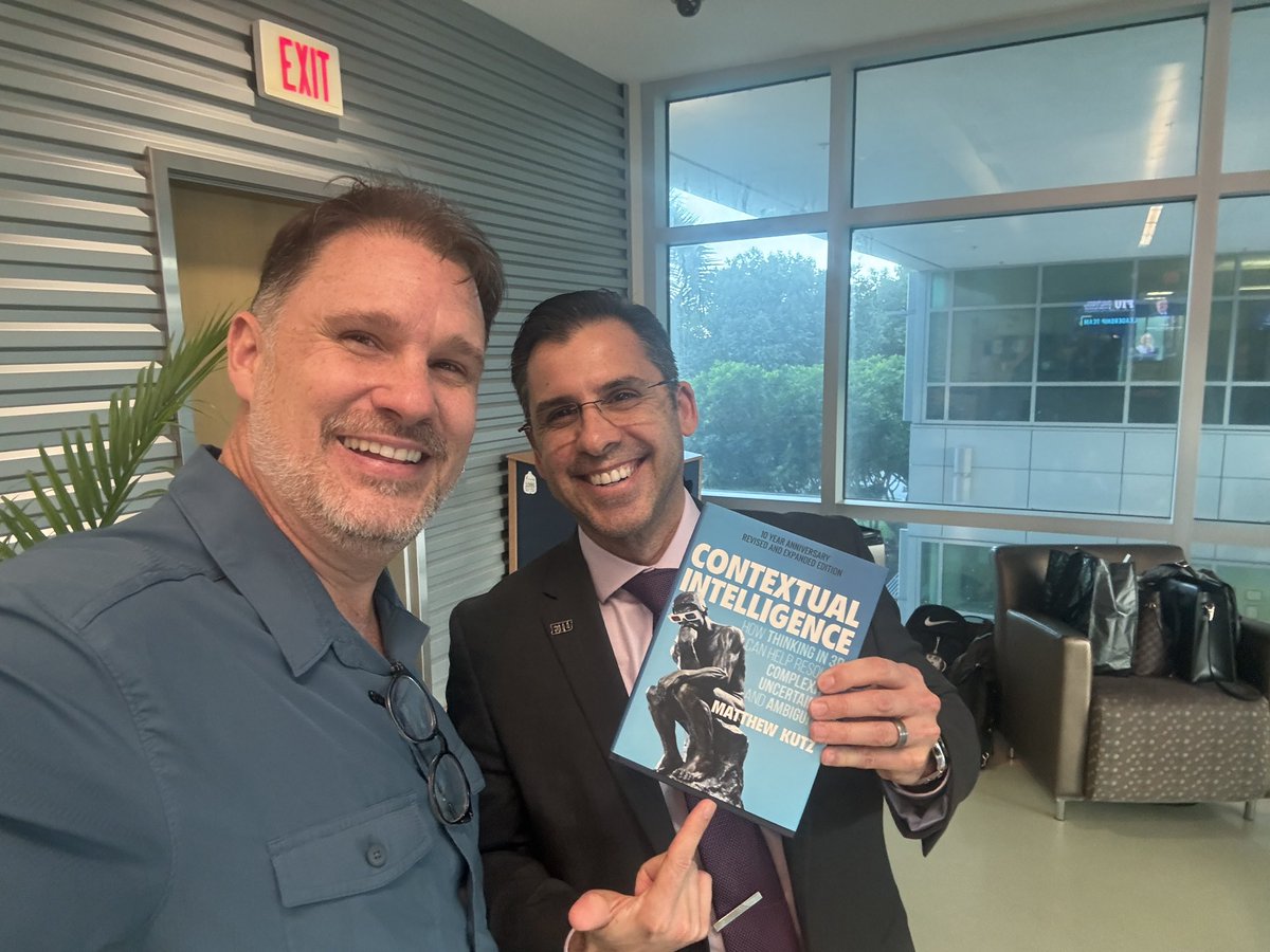 FIU_AT's tweet photo. Hey everybody - what’s the Dean of @FIUNursing reading? @DrMattKutz book #ContextualIntelligence
GreAT day for #FIUDAT students getting face time with the dean! #NavigATingTheFuture https://t.co/5uWDmSbc12