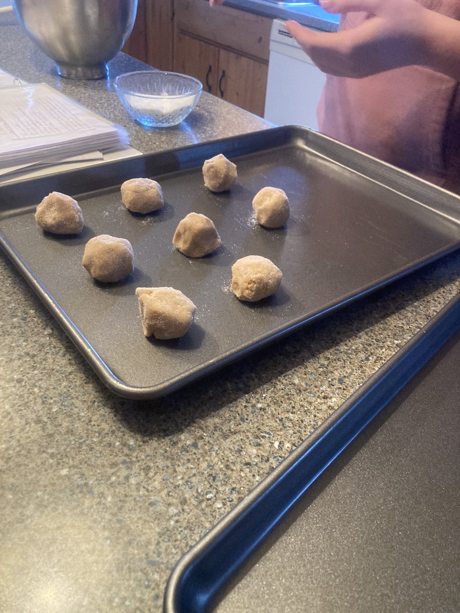 Fresh peanut butter cookies getting made this morning 👍🏻👍🏻
#dadsfavourite