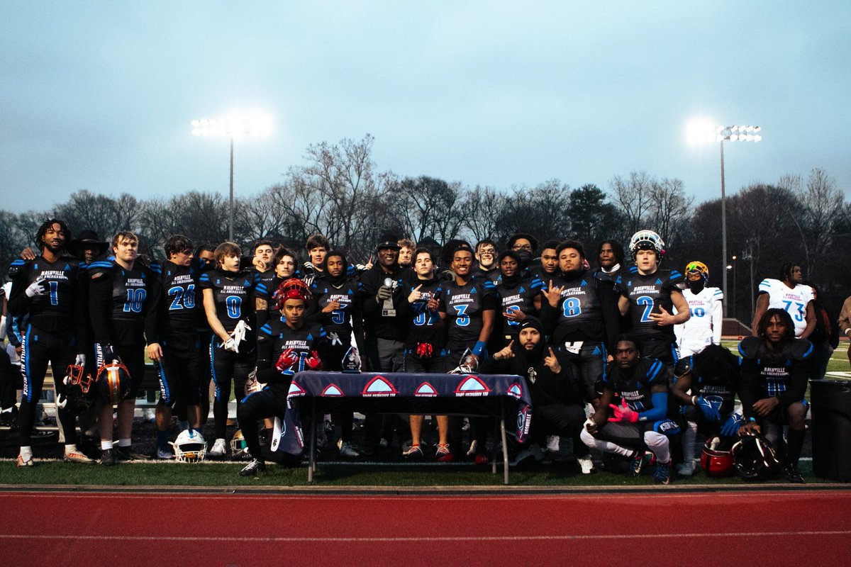 JDWright64's tweet photo. Last weekend had the privilege of coaching &amp; coaching alongside a great group of men in the @NashvilleAABowl‼️Rich to see offers &amp; commits all week!  #WhyWeDoIt.  Back to work today @_Elite3 &amp; #Elite3LBs.  Who’s next to keep #TheStandard #EverythingEarned #LetsGo #Elite3🔺 https://t.co/ibJ5ofBh8T