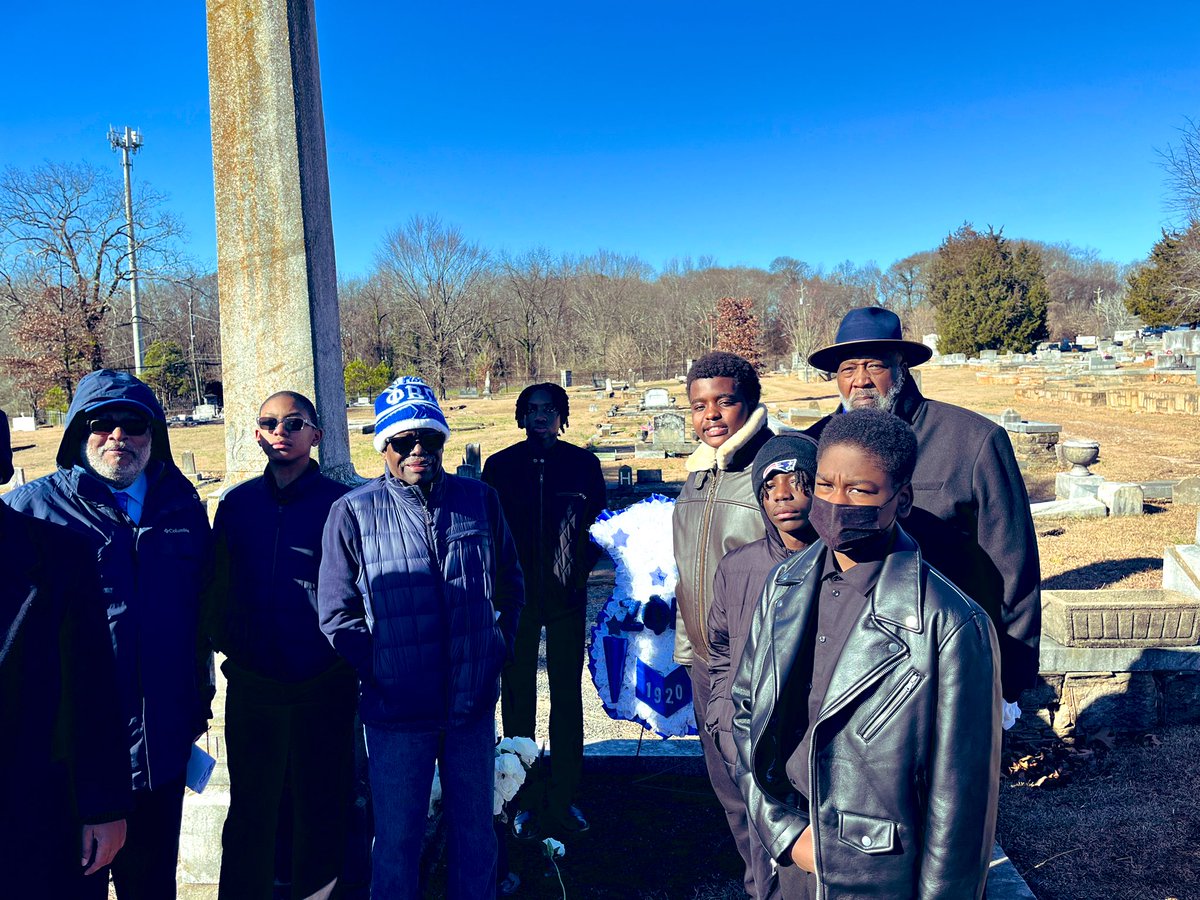 BWill2026's tweet image. Starting off my weekend doing community service with my #SigmaBetaClub members. #PhiBetaSigmaInc  #lambdasigma