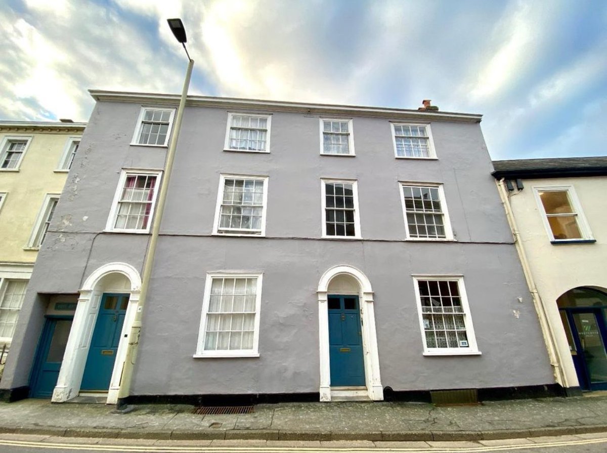 To Let 🏡 Available early February, this one bed flat in #Tiverton is very large &amp; has recently been redecorated throughout as well as having new carpets diamondagent.co.uk/property-detai…
Landlord? We offer no set up fees &amp; free rent guarantee insurance! #devon #middevon