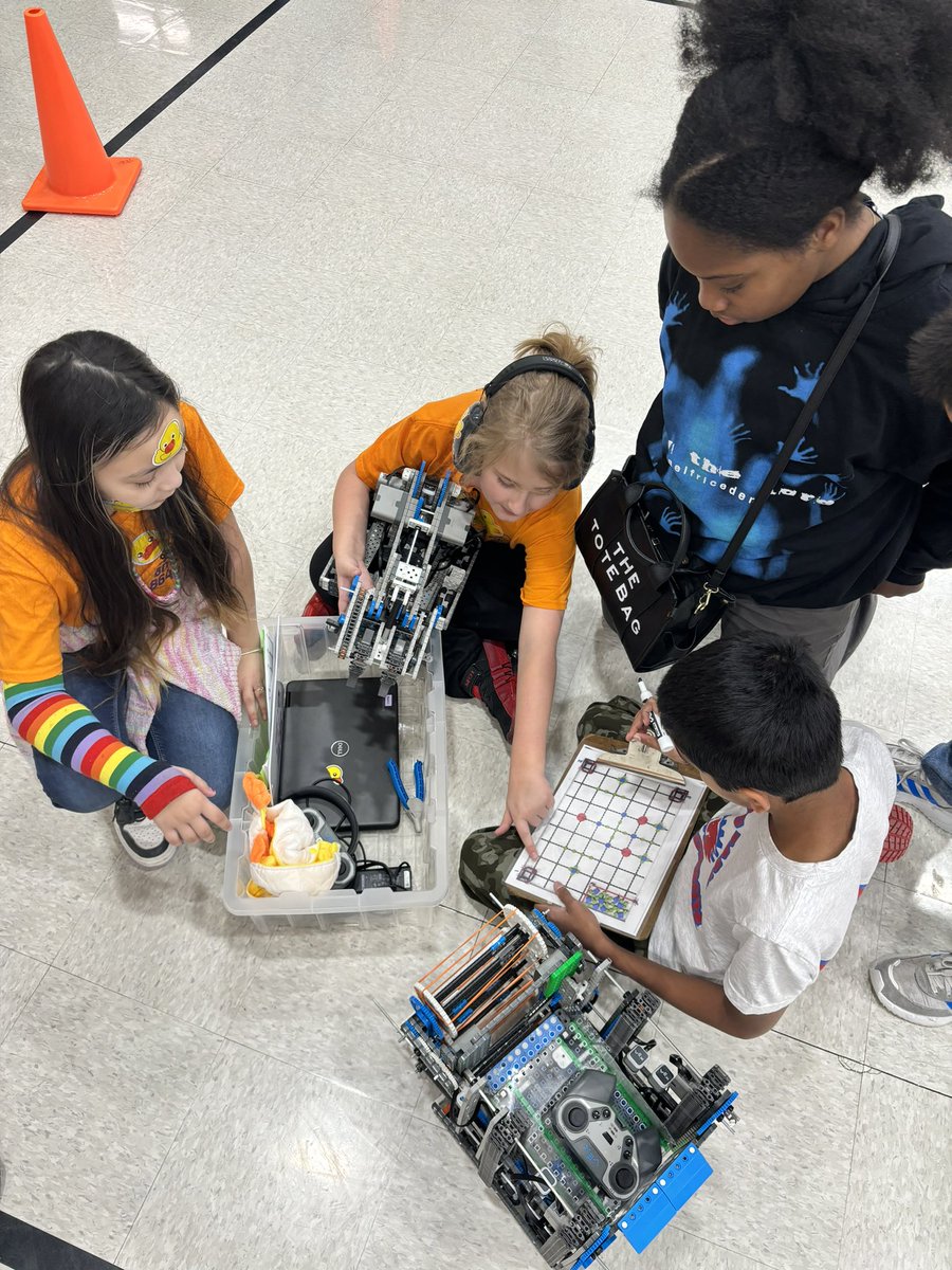 JASA_IC's tweet photo. ☀️ GOOOOOD MORNING, from Collierville! We’re here at the Tigerbots January Jamboree with our #JASABots! It’s going to be a great day of robotics! @JASArockets @mwhitson14 @HollyWh484 @JMCSSInnovation @JMCSchools https://t.co/EkVfkO7oUV