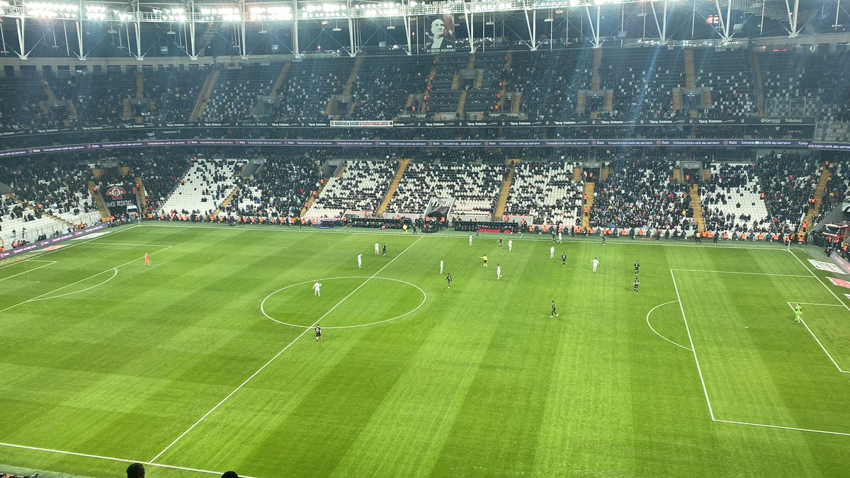 Karanlığın sonu bir ulu şafak
Sarp kayadan geçen yola merhaba #besiktasinmacivar