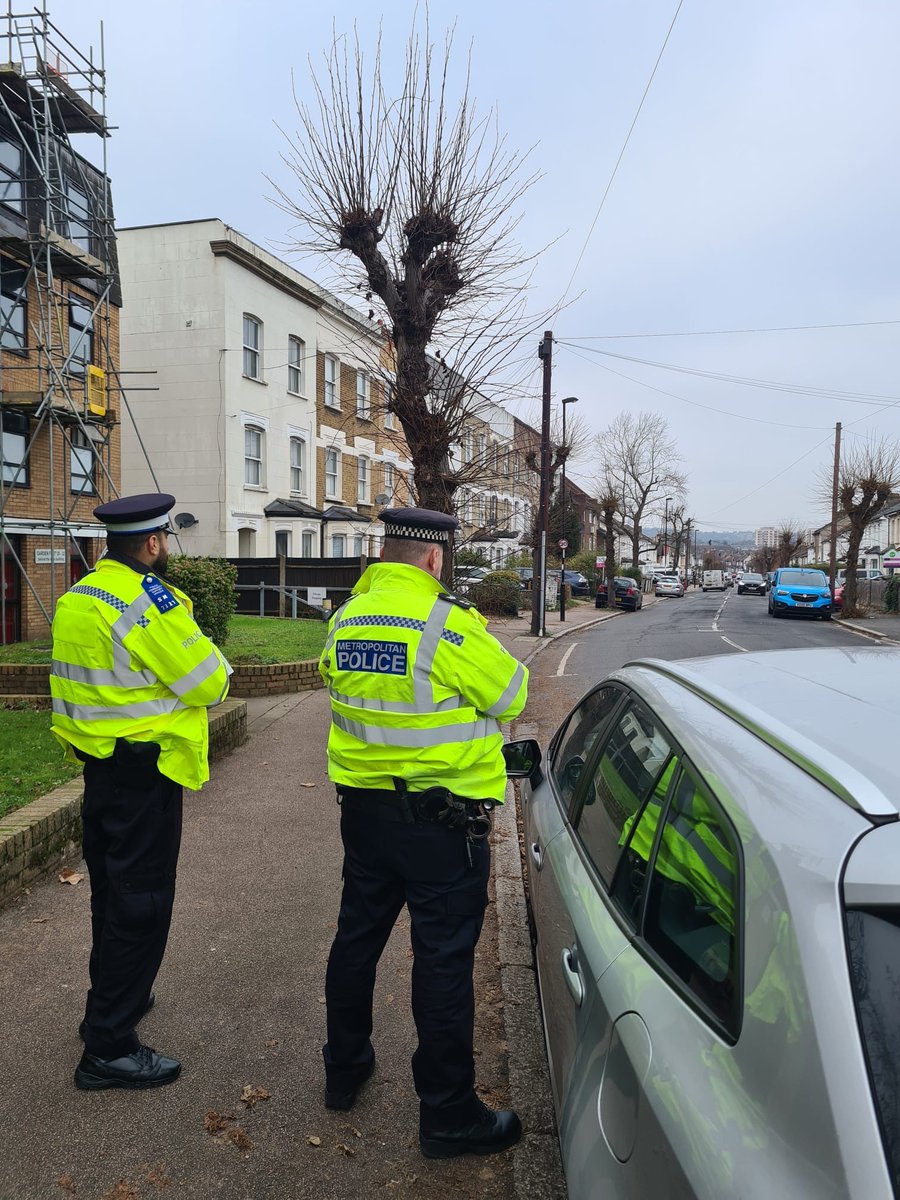 MPSAddiscombe's tweet photo. #WoodsideSNT have been working on one of your ward priorities today, speeding.  We conducted speed enforcement in Birchanger Road following reports from concerned residents. #20isplenty #speeding https://t.co/fFX6r4my11