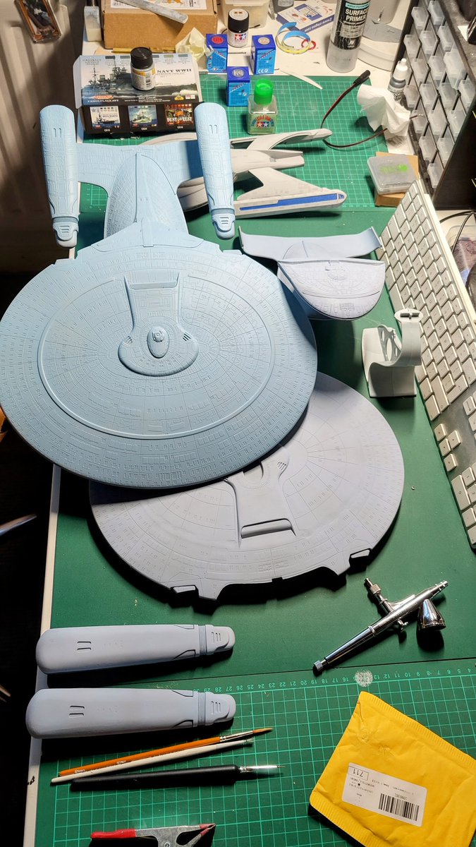 JJModelMaking's tweet photo. Titan, Odyssey and Yamato all getting painted this afternoon.
#StarTrek #Starship #startrekmodel https://t.co/qYmznBbgPT