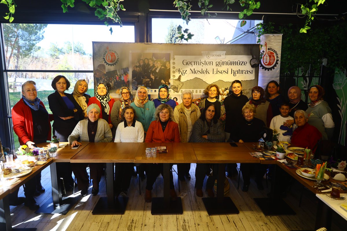 UkamerUsak's tweet photo. Belediye Başkanımız Sayın Mehmet Çakın, Uşak Kız Meslek Lisesi'nin tarihi binasında yıllarca eğitim vermiş öğretmenlerimiz ile şuan Kadın Koordinasyon Merkezi olarak faaliyet gösteren binamızda bir araya geldi.💐 +++ https://t.co/RNOVnwMYfx