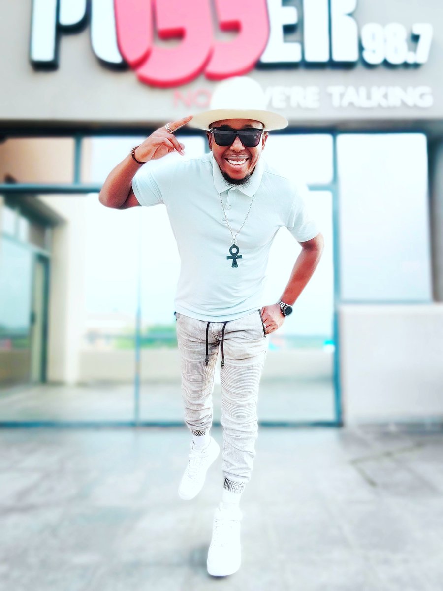 MaverickMpya's tweet image. 🙌🏽STANDING-IN on #POWERWeekend (((ON-AIR-NOW))) @Powerfm987 till 10pm🤩

TUNE-IN via :
📻98.7 in JOZI/PITORI &amp;amp; RUSTY
📻107.2 IN EKURHULENI 
📻103.6 IN SOWETO
📻104.4 IN VAAL
💻Power987.co.za

ON the Show, 🔥Music with
#POWERLocalHour at 7pm
#POWERWeekendMix at 9:30pm🙏🏽💜