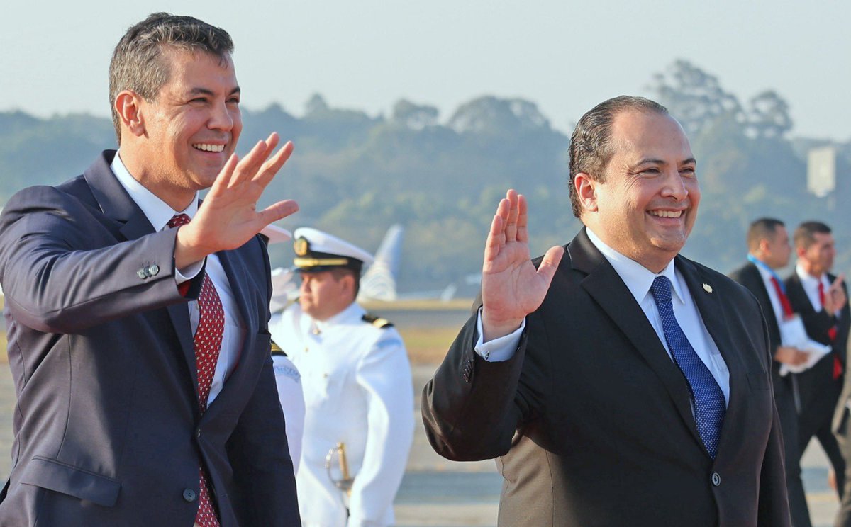 a24compy's tweet photo. #A24PY
¿Qué hace el presidente en Guatemala?
El presidente de la República, Santiago Peña, se encuentra en Guatemala, para asistir al acto de asunción del mandatario electo, Bernardo Arévalo de León, que se realizará este domingo 14 de enero. https://t.co/cQUWWiH6d0