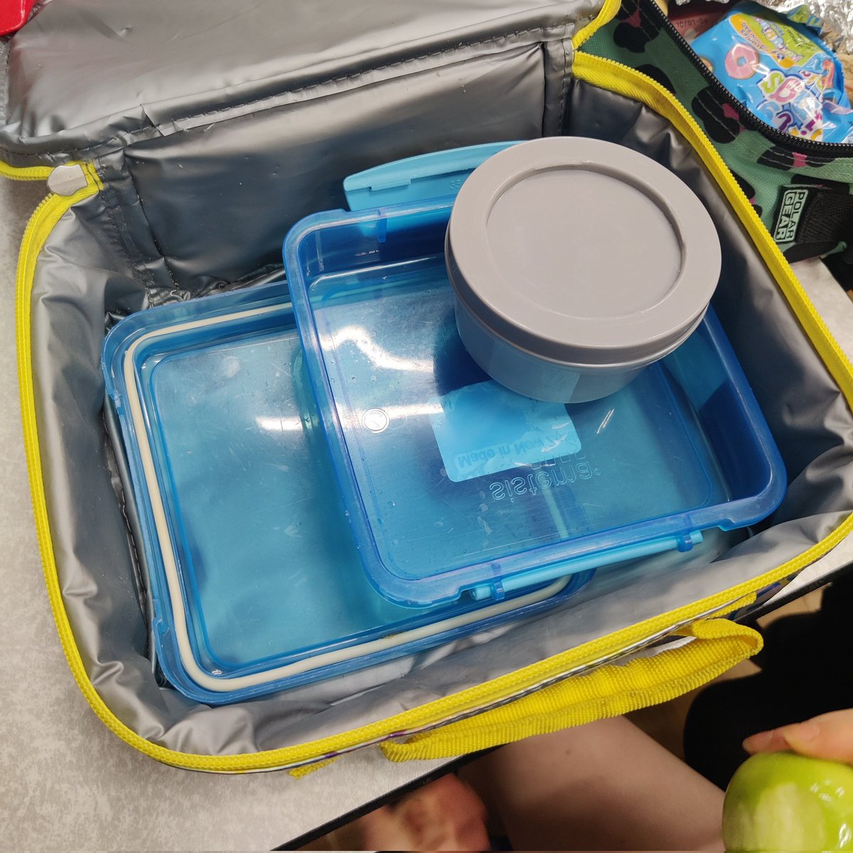 canon_burrows's tweet photo. Plastic FREE Day 😃 Our CB children and families support our plastic FREE promise by not having single use plastic in their packed lunches 🌍💚♻️#CBvalueresponsibility https://t.co/6ilueMAi2Q