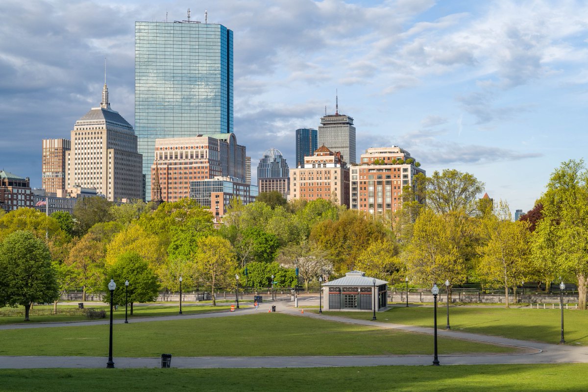 Embrace the chilly vibes and dive into the enchanting spirit of Boston! 📷📷 This city is a treasure trove of wonders waiting to be discovered. 
Don't let the chill keep you indoors - let the warmth of Boston's heart captivate you. 

 #STR #MTR #BostonExploration #CityCharm