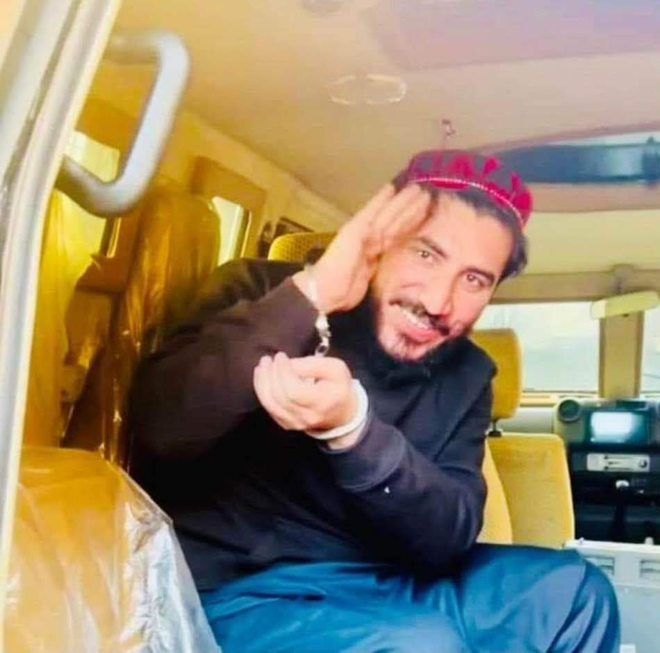 W_Selai1's tweet photo. اپنے مزاج کے نظام کو سٹیٹ کا نام دیا ھے، جو ان کے مزاج کیخلاف ھو، وہ انٹی سٹیٹ ھے۔
مشر منظور پشتین کے تاریخی الفاظ
#PashtunLongMarch2Bannu 

@NaimatUllahWazi 
@AzizAchakzaii https://t.co/Be56iJuwcW