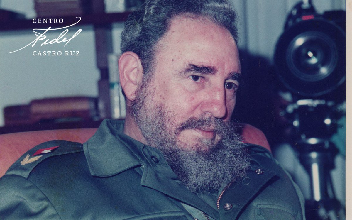 centrofidel's tweet photo. #Fidel:"Nuestro país se mantiene sobre la base de ideas, de lo contrario, no habríamos podido luchar contra ese monstruo. Nos habría corroído con sus medios de divulgación, su bloqueo, su exhibición de riquezas". #NuestraRevolución #FidelVive https://t.co/ww0JHBcY2l