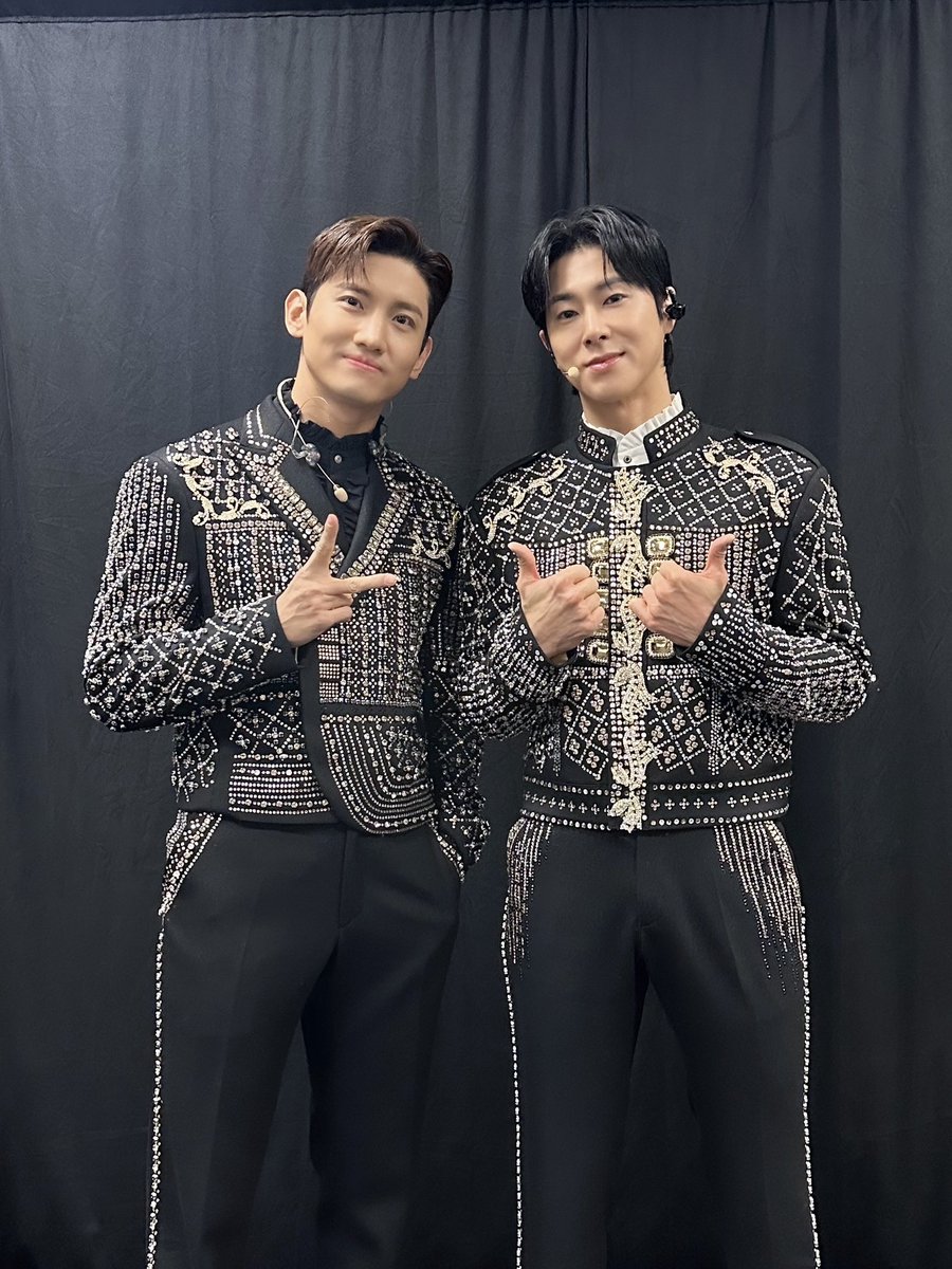 TVXQ's tweet photo. Thank you! Hong Kong❤️🎈

#동방신기 #TVXQ! #東方神起
#유노윤호 #UKNOW #최강창민 #MAXCHANGMIN
#2024_TVXQ_CONCERT #20n2 
#HONGKONG #홍콩 https://t.co/j6BdxSaosQ