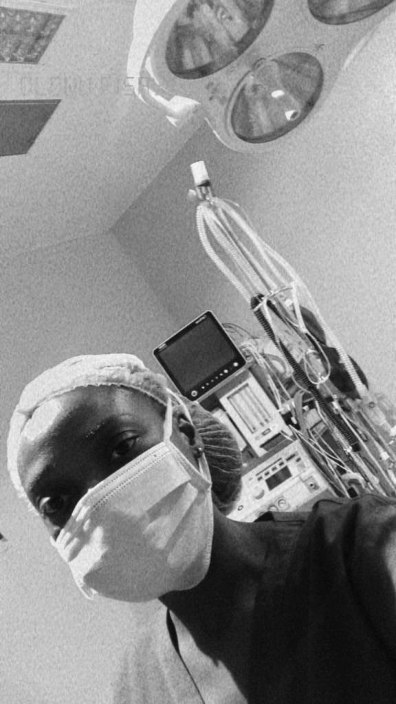 FisayomiOlowu's tweet photo. Hey #Nurse Fam!  Want the inside scoop on landing an internship position and thriving in those first crucial years? Join me for a LIVE webinar where I'll be spilling all the tea ☕️ on my Nursing Internship journey! (alongside @Onafunke12 and @DaraGee_RN) https://t.co/dbGojfocSd