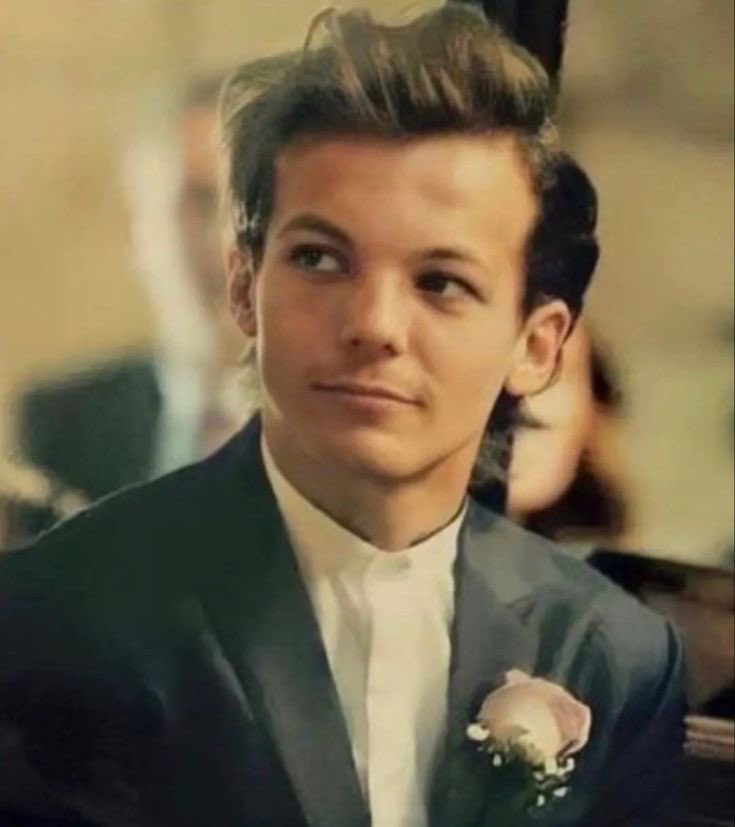 lwtsheartt's tweet photo. he looks so princely https://t.co/pc9W0lSwFF