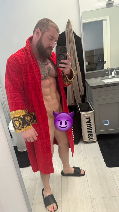I just wanna make money, travel few times a year, fuck on balconies, play with my cats, and eat good<a href="/tag/bahamas"class="tags"><span>#bahamas</span></a>
