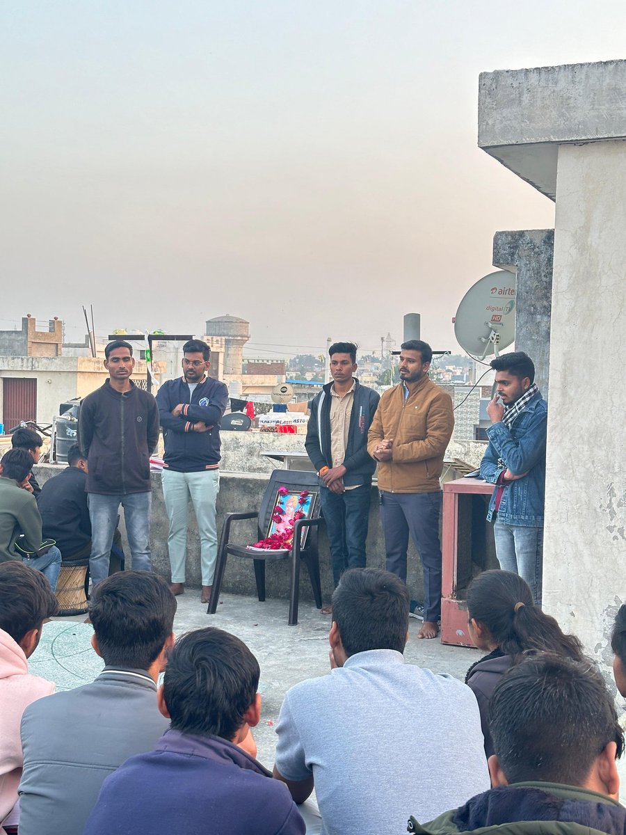 GahlotPulkit's tweet photo. अखिल भारतीय विद्यार्थी परिषद कोटा महानगर के अंबेडकर नगर द्वारा स्वामी विवेकानंद जी की जन्म जयंती *'राष्ट्रीय युवा दिवस'* पर आयोजित संगोष्ठी कार्यक्रम में उपस्थित रहा। https://t.co/OAYBSwGHCQ