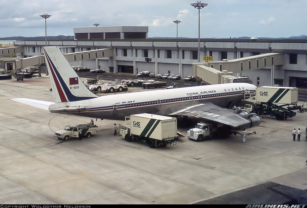 China Airlines 
Boeing 707-324C B-1830
SIN/WSSS Singapore Changi Airport
July 21, 1981 
Photo credit Wolodymir Nelowkin
#AvGeek #Airline #Aviation #AvGeeks #Boeing #B707 #ChinaAirlines #SIN #Singapore