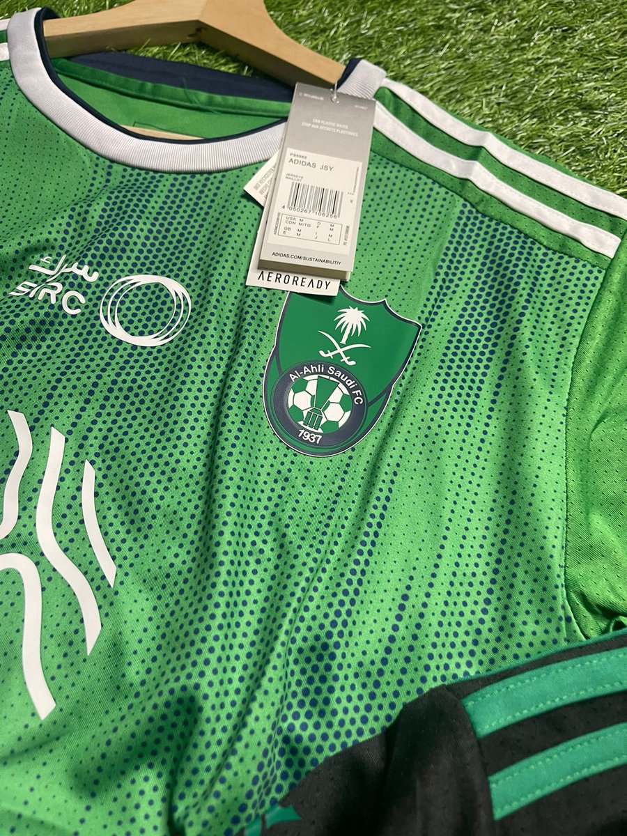 AFCStudio1's tweet photo. سحب على تيشيرت #الاهلي 

• الشروط بسيطة :

- مُتابعة حسابنا و حساب @1squaresport 
- رتويت للتغريدة 

• السحب بعد 48 ساعة ⏳. https://t.co/EuBaH4QLgV