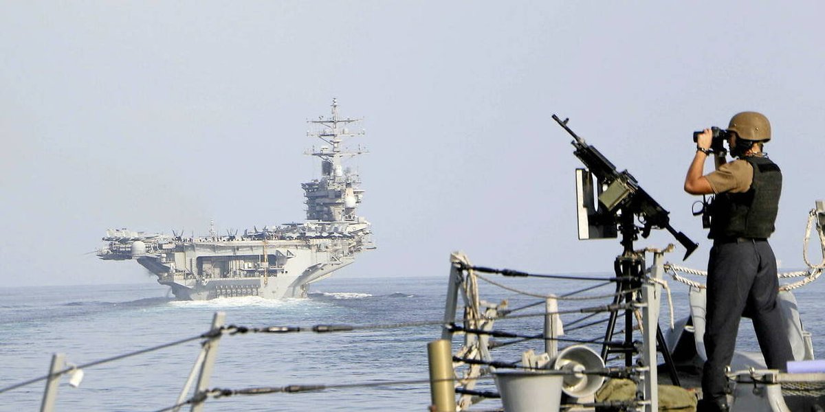 Lereporter_'s tweet photo. Les Etats-Unis et le Royaume-Uni ont bombardé des sites militaires #Houthis au #Yemen. La #France, présente également en mer Rouge, préfère s’en tenir à l’élimination des #missiles ou des #drones en cas d’#attaque. #USA #England #navire #fregate https://t.co/PEMPp2fKY1