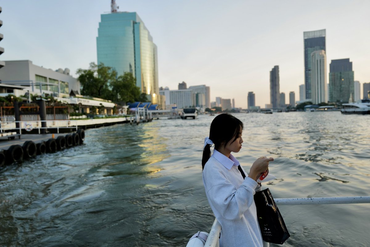 vinowong's tweet photo. Cruising along the Chao Phraya to #iconsiam. 

#leicaq2reporter #leicaq2 #leica_photos #leicacamera #leicastoremy #myleicajourney #leica_world #streetphotographer #streetphotography #leicacamerausa #LFIblog #leica_camera #LeicaEDC #leicastoresg #bangkok https://t.co/jloD1Rc8ds
