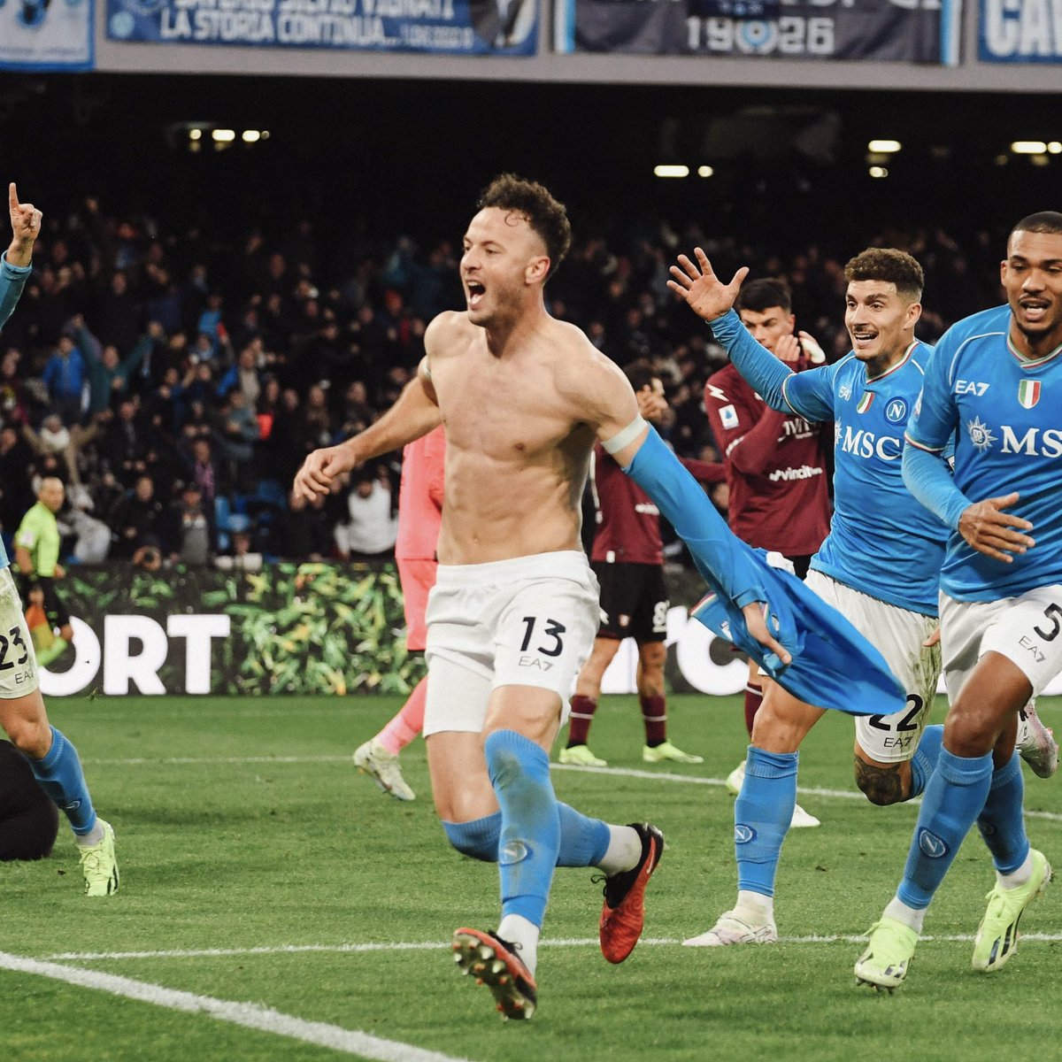 ngjonaj8's tweet photo. 🇽🇰 Amir Rrahmani i fitoi tre pikë të plota Napolit kundër Salernitanas me një gol në sekondat e fundit. https://t.co/aPDcByjLjP