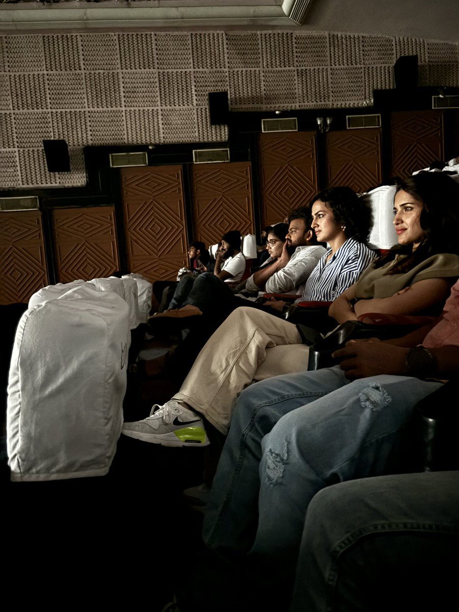 Our Director @KolanuSailesh along with @ShraddhaSrinath and @iRuhaniSharma watching #Saindhav along with the audience at Mallikarjuna Theatre💥 A House full show with youth & families enjoying Victory @VenkyMama’s show❤️‍🔥