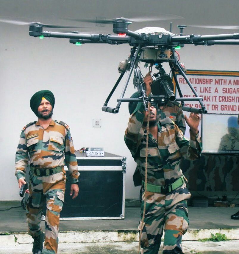 NewsIADN's tweet image. #IndianArmy has awarded a contract to Pune-based #DroneAcharya for drone pilot &amp;amp; GIS training of 20 officers from the #NorthernCommand in J&amp;amp;K.