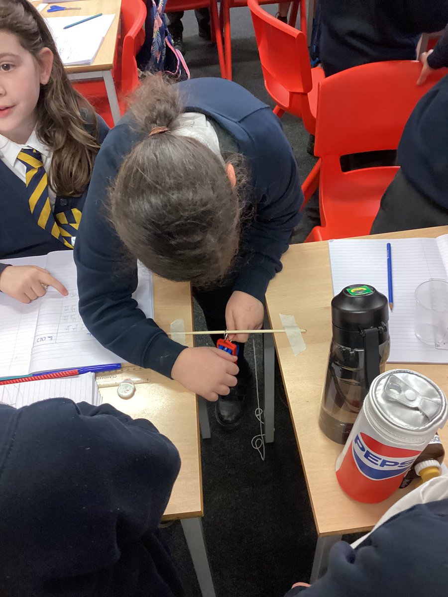 HBJSCH63's tweet photo. 5S worked collaboratively to carry out their own science investigation focusing on how pulleys are used. Using their scientific thinking, they then plotted their line graphs, before writing their own conclusions. Well done 5S! #HBJSScience #HBJSYear5 https://t.co/JjYrwej5aH