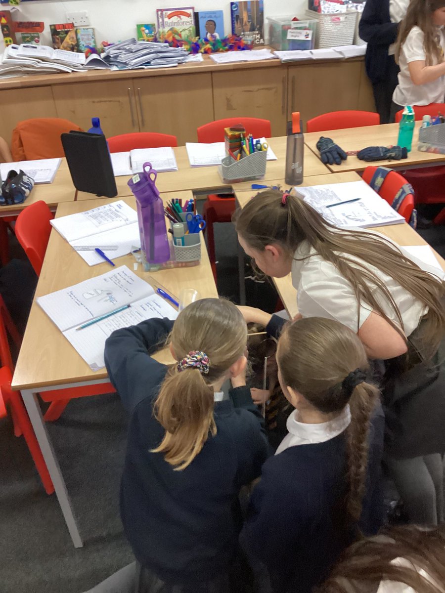 HBJSCH63's tweet photo. 5S worked collaboratively to carry out their own science investigation focusing on how pulleys are used. Using their scientific thinking, they then plotted their line graphs, before writing their own conclusions. Well done 5S! #HBJSScience #HBJSYear5 https://t.co/JjYrwej5aH