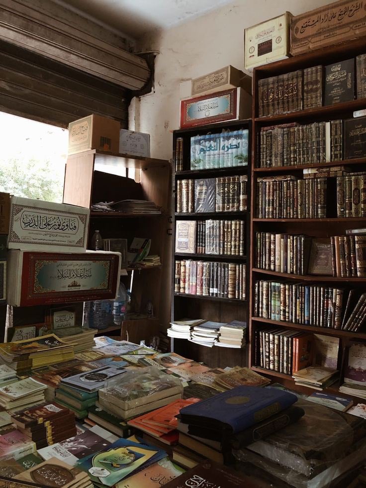 إن الذي ملأ اللغات محاسنا
جعل الجمال وسرّه في الضادِ