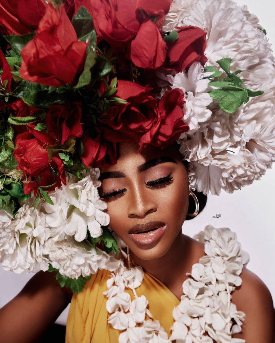 studio101eva's tweet photo. SHADES OF BEAUTY
Floral Portrait Series🌺🌼🌹

MUA: @dammies_glam_makeovers 💅🏽
MUSE: @bakare_kaosara 👩🏽‍🦰 of @faceofasa
STYLER: @norabelle_events 🌺🌼🌹
ASSISTANTS: @247mediabase @dec3rdstudio_
SHOT &amp; RETOUCHED BY @studio101eva https://t.co/PtAj33sFUe