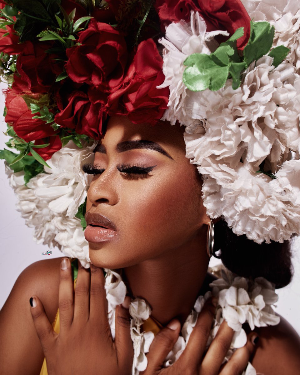 studio101eva's tweet photo. SHADES OF BEAUTY
Floral Portrait Series🌺🌼🌹

MUA: @dammies_glam_makeovers 💅🏽
MUSE: @bakare_kaosara 👩🏽‍🦰 of @faceofasa
STYLER: @norabelle_events 🌺🌼🌹
ASSISTANTS: @247mediabase @dec3rdstudio_
SHOT &amp; RETOUCHED BY @studio101eva https://t.co/PtAj33sFUe