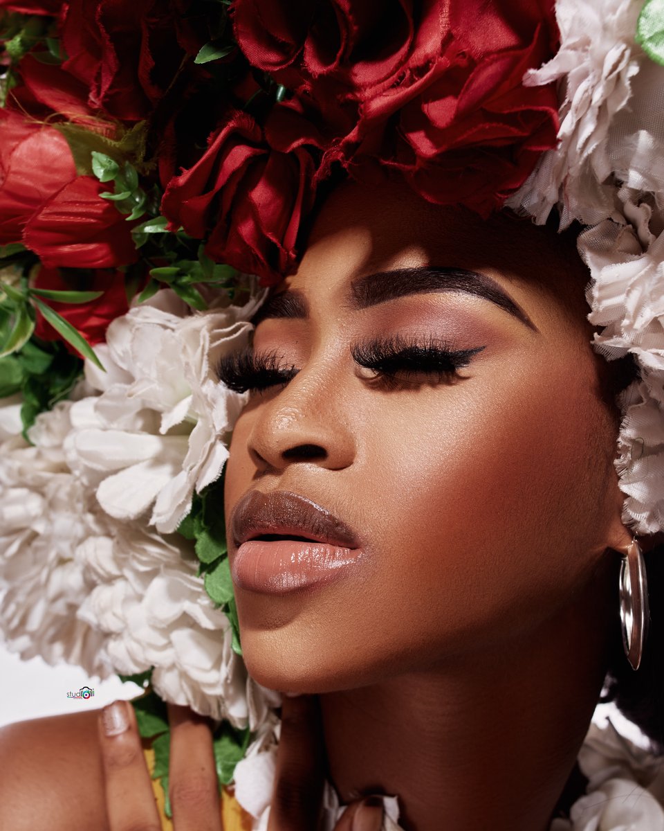 studio101eva's tweet photo. SHADES OF BEAUTY
Floral Portrait Series🌺🌼🌹

MUA: @dammies_glam_makeovers 💅🏽
MUSE: @bakare_kaosara 👩🏽‍🦰 of @faceofasa
STYLER: @norabelle_events 🌺🌼🌹
ASSISTANTS: @247mediabase @dec3rdstudio_
SHOT &amp; RETOUCHED BY @studio101eva https://t.co/PtAj33sFUe