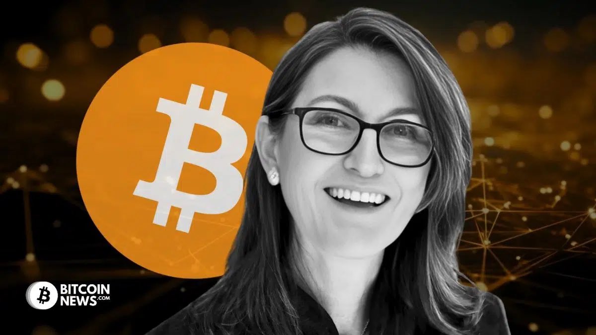 BitcoinNewsCom's tweet photo. Cathie Wood and Ark Invest's #Bitcoin projections for 2030:

🔴 Bear case: $258,500 → $1,000 today becomes $5,946.65 (+494.7%)

🟡 Base case: $682,000 → $1,000 today becomes $15,686.00 (+1,468.6%)

🟢 Bull case: $1,480,000 → $1,000 today becomes $34,040.00 (+3,304.0%) https://t.co/cxAKt9SKvg
