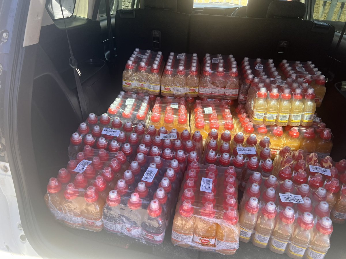 bhelekaziii_'s tweet photo. Hi guys,I am selling these juices.They are 15*250ml in a pack going for R100.

I deliver in Milnerton,delivery outside Milnerton can be arranged especially if you are buying more than 1 pack.

Please contact 0672001685 on whatsapp.

Kindly share friends🙏 Enkosi

#BackToSchool https://t.co/4qlYC51oYR