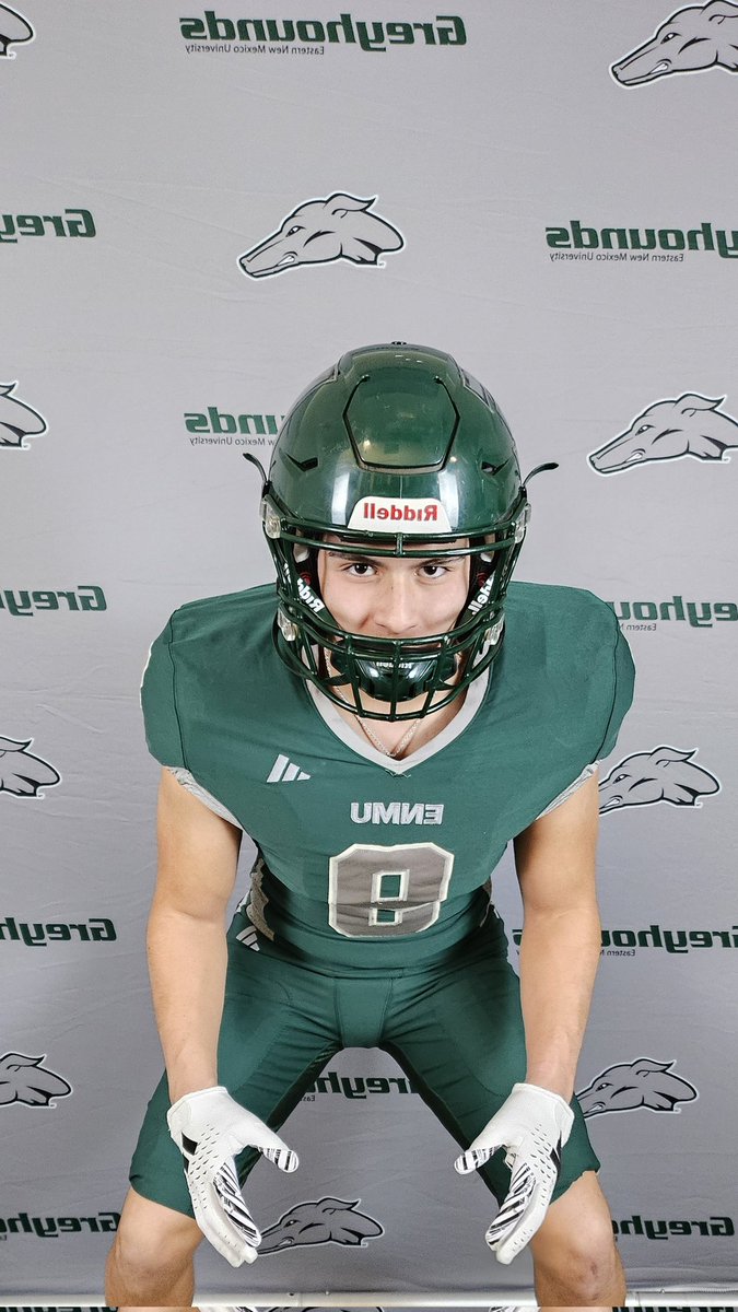 Isaac_Medrano24's tweet photo. Thank you @CoachKelleyLee and @osoukup for the visit and the Offer! Truly blessed.  Go Hounds @ENMUFootball !! #reignforever https://t.co/idzNQHnlGt