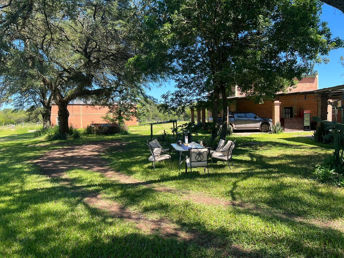 Estuvimos presentes en el Establecimiento San Rafael donde con mucho esfuerzo, mantienen en óptimas condiciones este bello lugar de #TurismoRural.
Los valoramos, apoyamos y acompañamos porque con la mejora constante de sus servicios nos ayudan a jerarquizar nuestro #DestinoChaco.