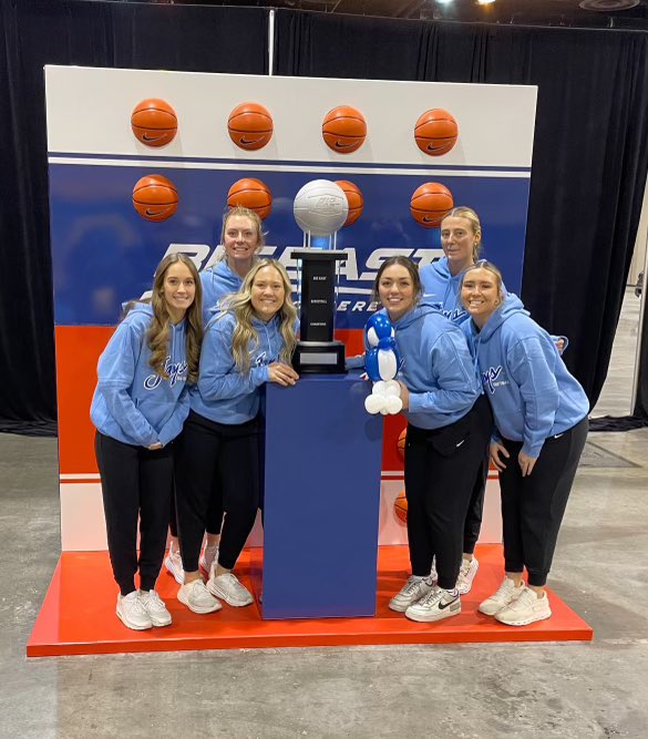 Taking in the BIG EAST Road Trips Tour before going to cheer on the <a href="/BluejayMBB/">Creighton Men’s Basketball</a>!!

#GoJays