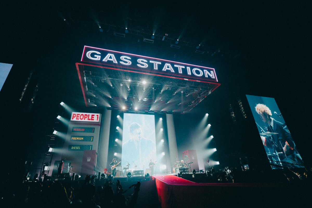 PPP_PEOPLE1's tweet image. 初アリーナということで、巨大ガソリンスタンドを建設しました
DAY2は騒ぐだけの日です、適当にいきましょう

Photo by @renzomasuda 

#LOVE2
#ぼくらのパーティーゲーム 
#PEOPLE1