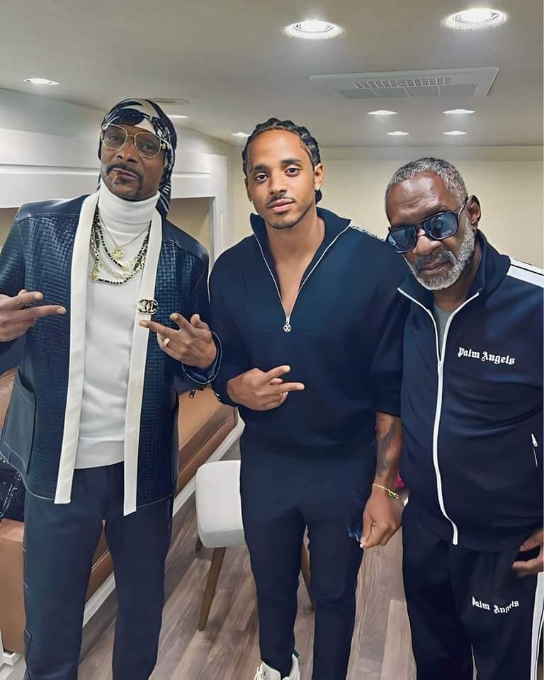 VehicleTracker8's tweet photo. Snoop Dogg, His Son and His Father ๐ค ๐ https://t.co/K74GWhI8PZ