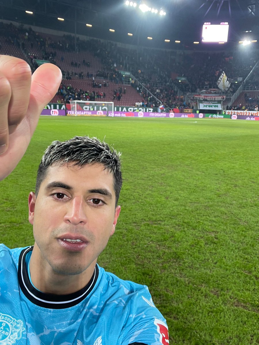 bayer04fussball's tweet image. Palaaa 🤩
#Weltmeister, #Icebreaker, #Sieger, #Werkselfie! 

#FCAB04 0:1 | #Bayer04 | #Werkself | #Bundesliga