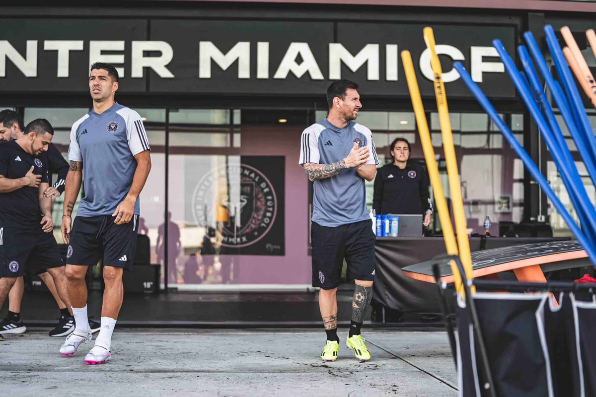 🤝⚽ Messi y Luis Suárez, otra vez juntos

(VIDEO) Inter Miami arrancó su pretemporada ow.ly/IzFY50QqFm7