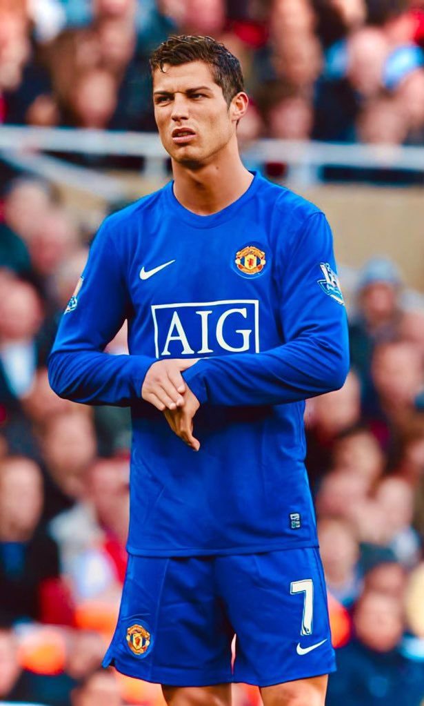 Jessaveli's tweet photo. @CLINT419 United Nike kits >>> https://t.co/RFoEauzjct